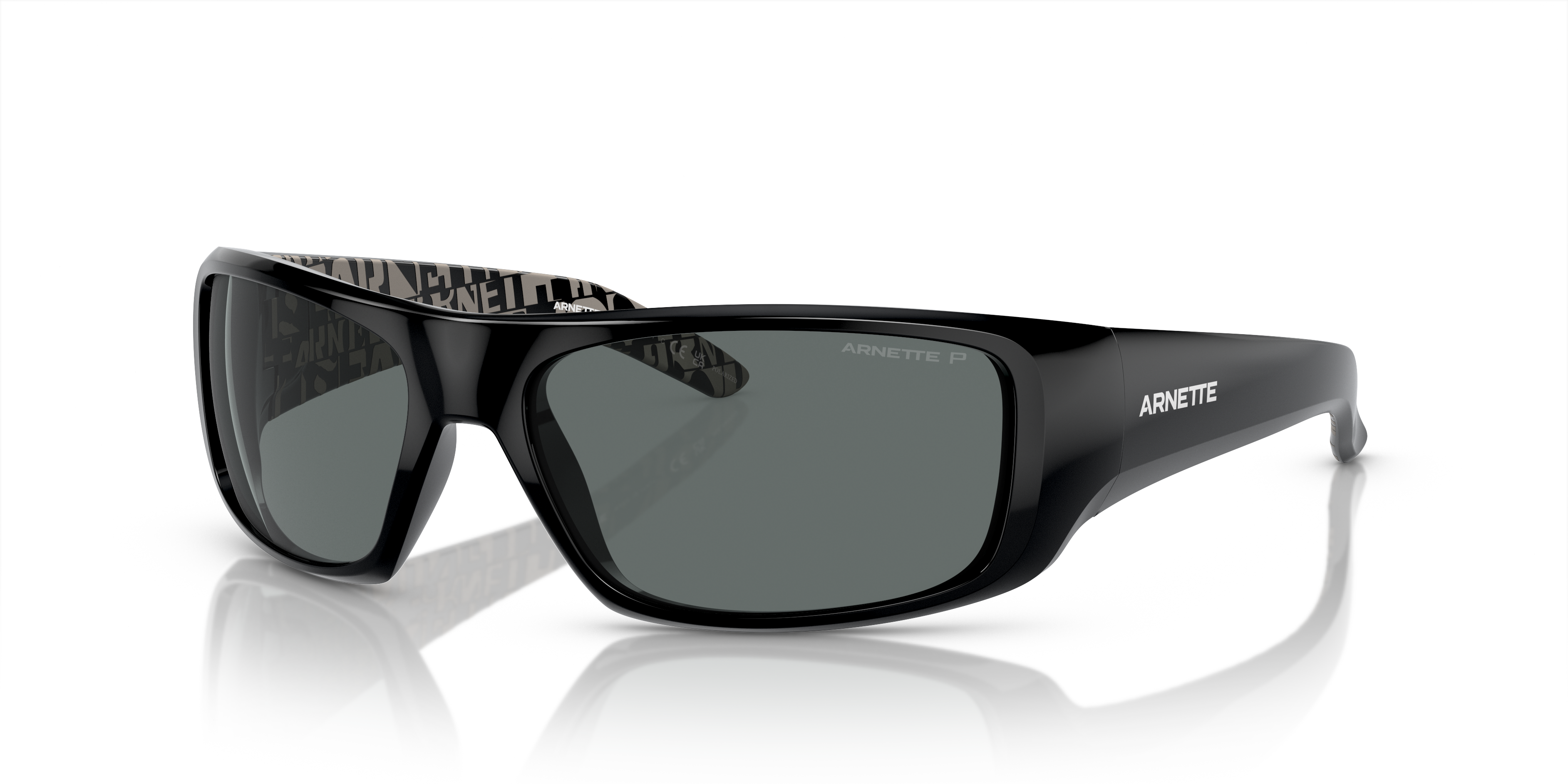 アイアンファイヤーマン　　アッシュトレイ Hot shot Sunglasses in Polarized Dark Grey | Arnette®